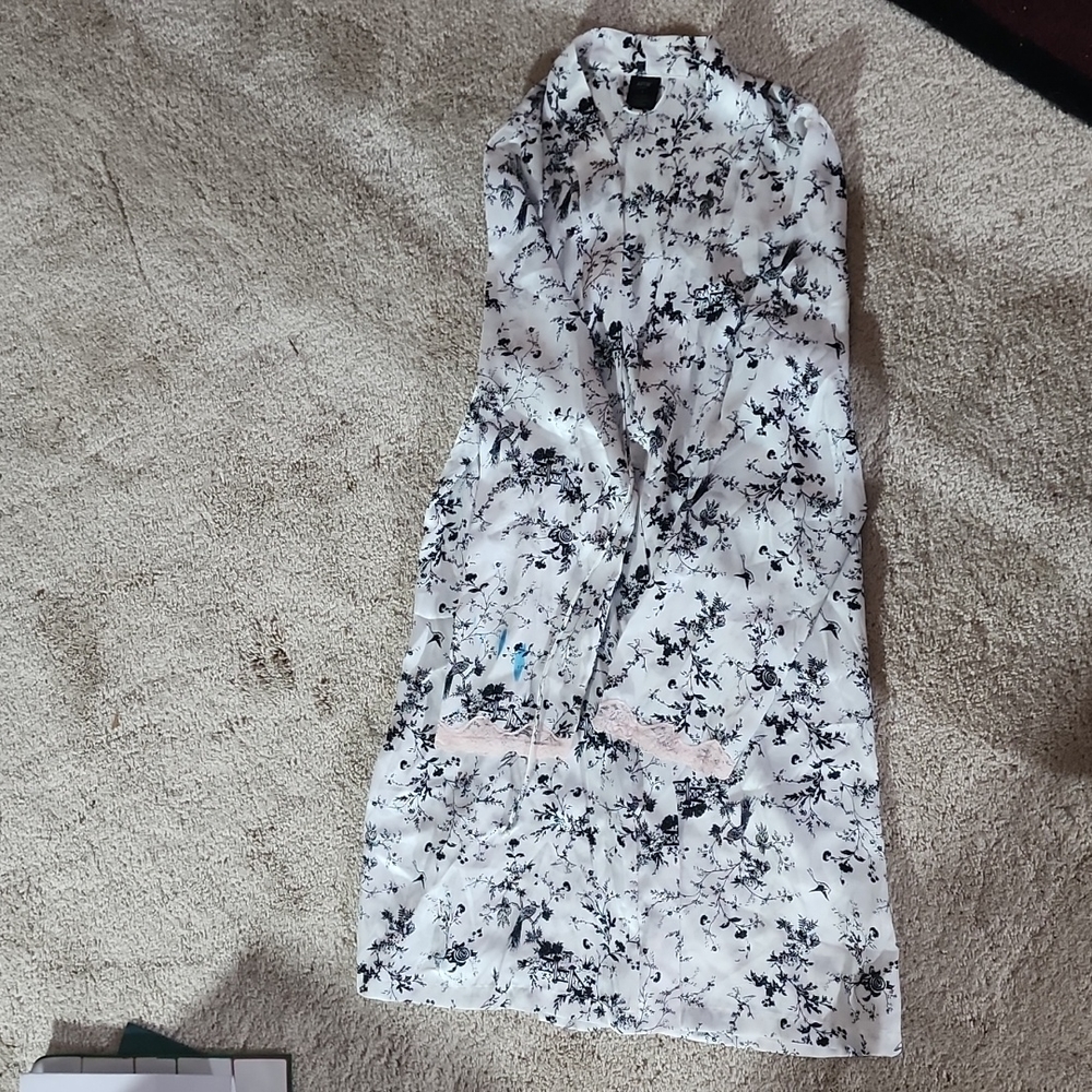 Apt 9 size S robe silk